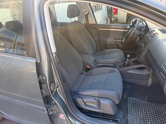 Volkswagen Golf V 9 of 16