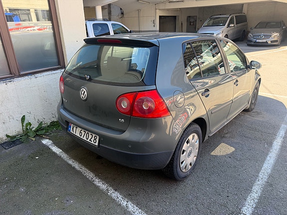 Volkswagen Golf V 6 of 16