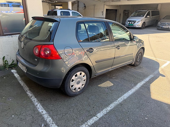 Volkswagen Golf V 5 of 16