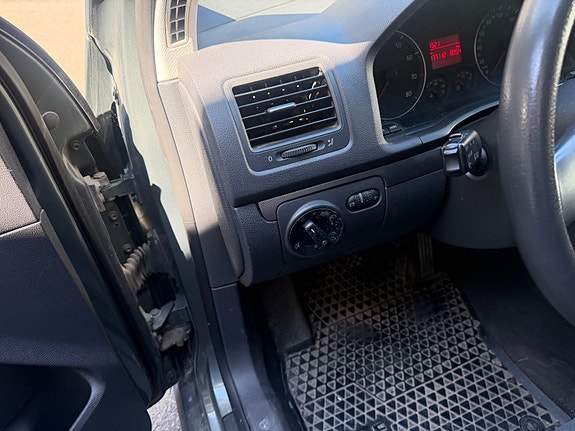 Volkswagen Golf V 11 of 16