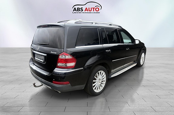 Mercedes-Benz GL320 5 of 5