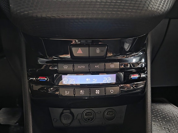 Peugeot 2008 23 of 28
