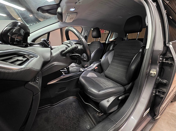 Peugeot 2008 8 of 28