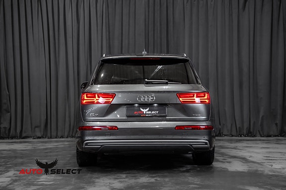 Audi Q7 12 of 30