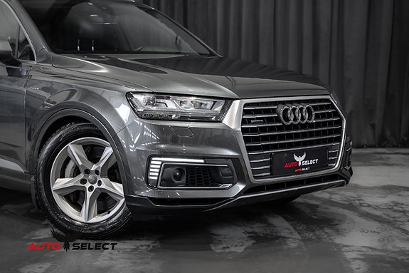 Audi Q7 2 of 5