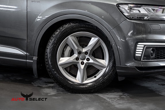 Audi Q7 3 of 5