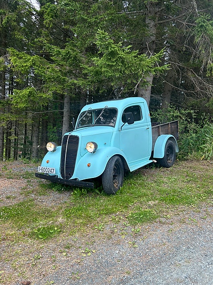 Fordson Van 5 of 5