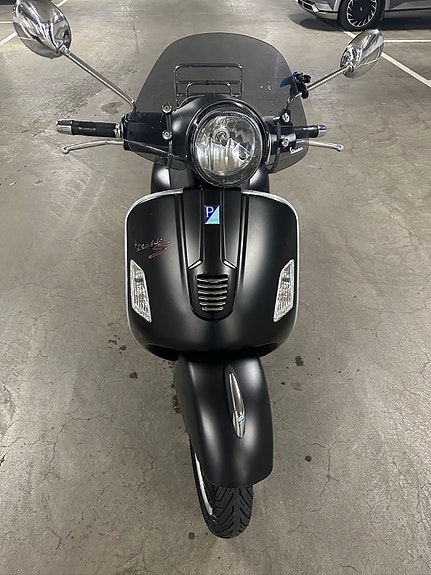 Vespa GTS 125 Super Sport 3 of 5