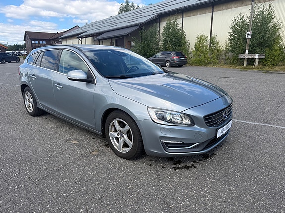 Volvo V60 2 of 5