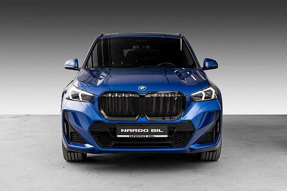 BMW iX1 3 of 5
