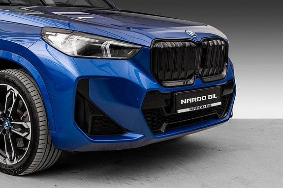BMW iX1 2 of 5