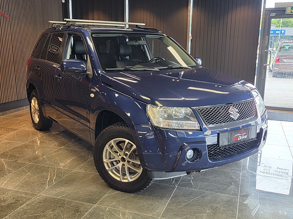 Suzuki Grand Vitara 3 of 5