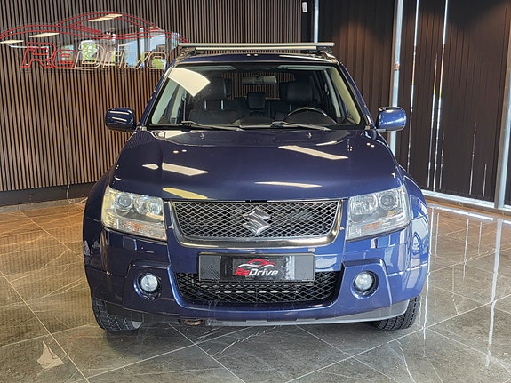 Suzuki Grand Vitara 2 of 5