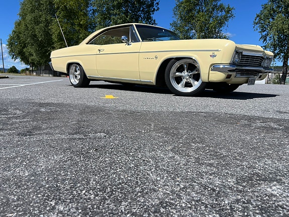 Chevrolet Impala 3 of 5