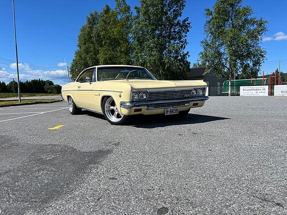 Chevrolet Impala 2 of 5