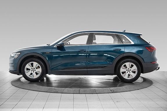 Audi e-tron 2 of 5