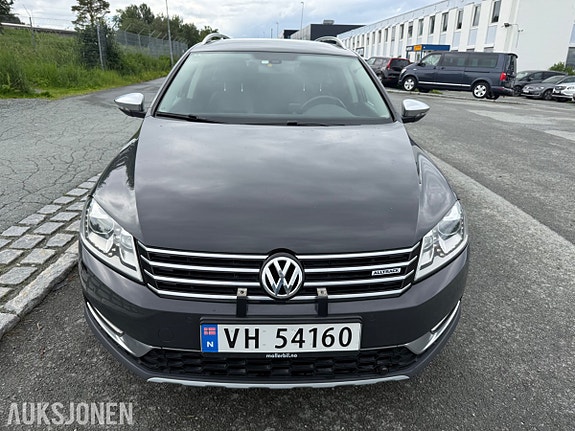 Volkswagen Passat Alltrack 3 of 5