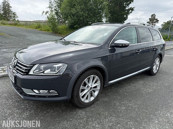 Volkswagen Passat Alltrack 2 of 5