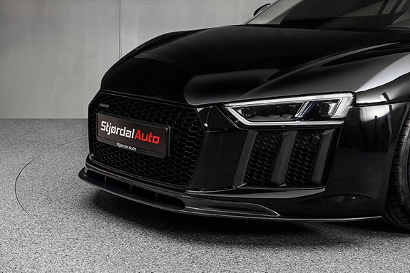 Audi R8 3 of 5