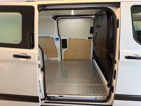 Ford Transit Custom 22 of 26