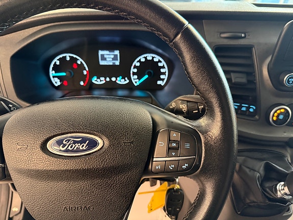 Ford Transit Custom 10 of 26