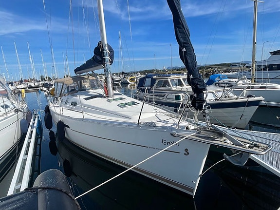 Flott og godt utstyrt 2-kabiners 2004 mod. Beneteau Oceanis 323 selges! 2 of 5