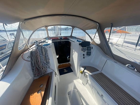 Flott og godt utstyrt 2-kabiners 2004 mod. Beneteau Oceanis 323 selges! 4 of 5