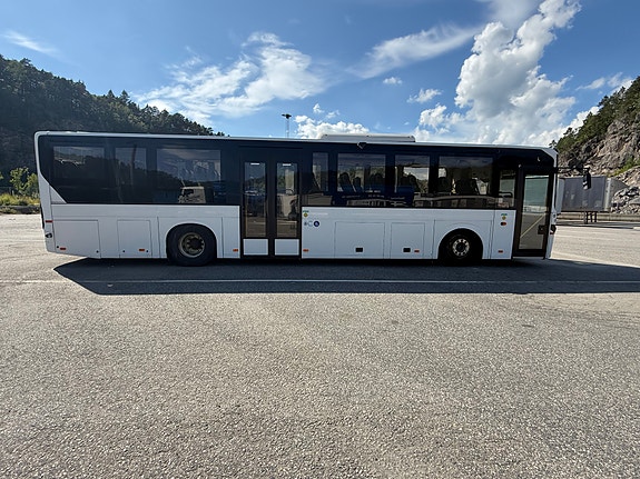 Volvo 8900 4 of 5