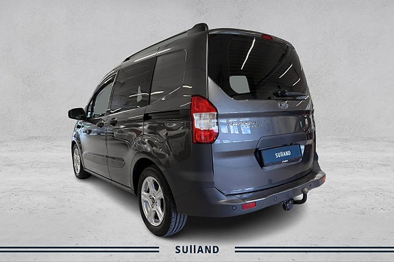 Ford Transit Courier 3 of 5