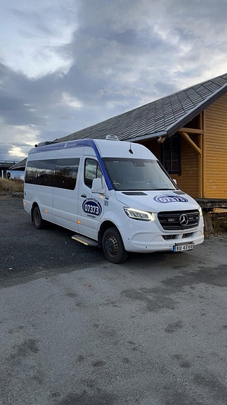 Vi har 2x16 seter sprinter ( førerkort kl D1)