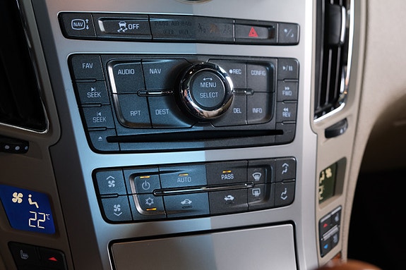 Cadillac CTS 18 of 30