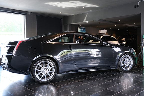 Cadillac CTS 2 of 5