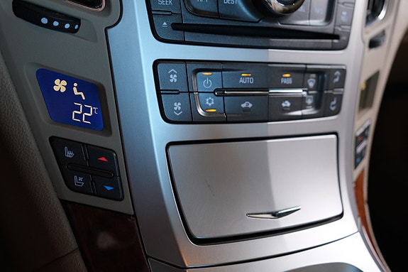 Cadillac CTS 19 of 30