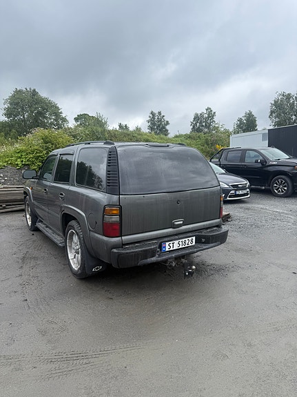 Chevrolet Tahoe 5 of 9