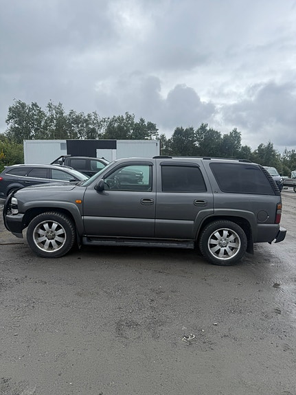 Chevrolet Tahoe 4 of 9