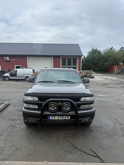Chevrolet Tahoe 2 of 9