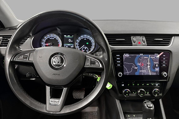 Skoda Octavia Scout 11 of 28