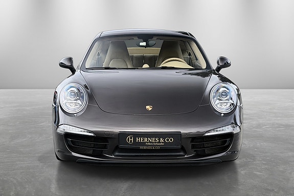 Porsche 911 Carrera 4S 3 of 5