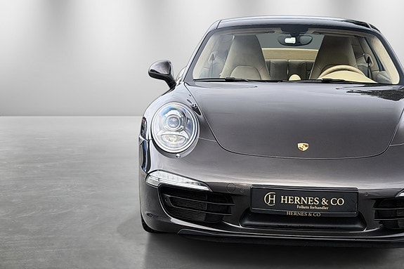 Porsche 911 Carrera 4S 4 of 5