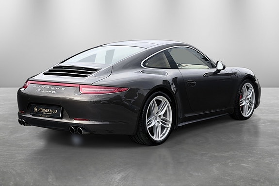 Porsche 911 Carrera 4S 5 of 5