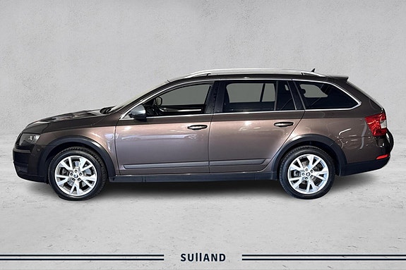 Skoda Octavia Scout 2 of 5