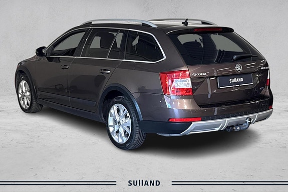 Skoda Octavia Scout 3 of 5