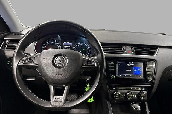 Skoda Octavia Scout 11 of 24