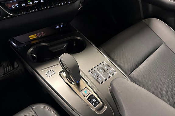 Lexus UX300e 14 of 30