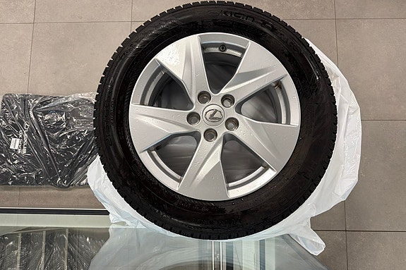 Lexus UX300e 24 of 30