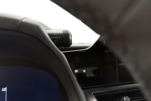 Lexus UX300e 30 of 30