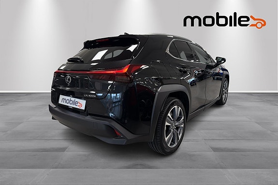 Lexus UX300e 3 of 30