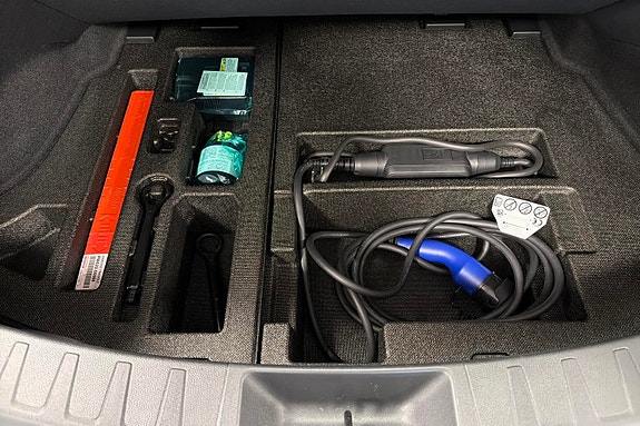 Lexus UX300e 27 of 30