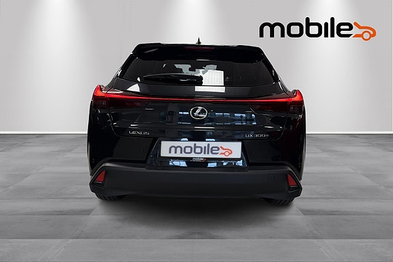 Lexus UX300e 4 of 30