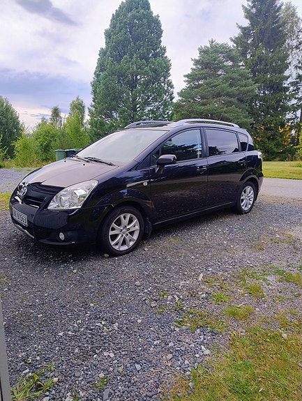 Toyota Corolla Verso 3 of 5